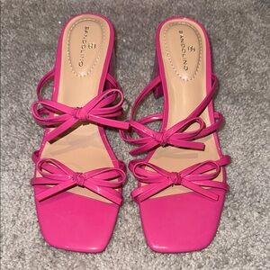 NWOT Bandolino Fuchsia Strappy Heels